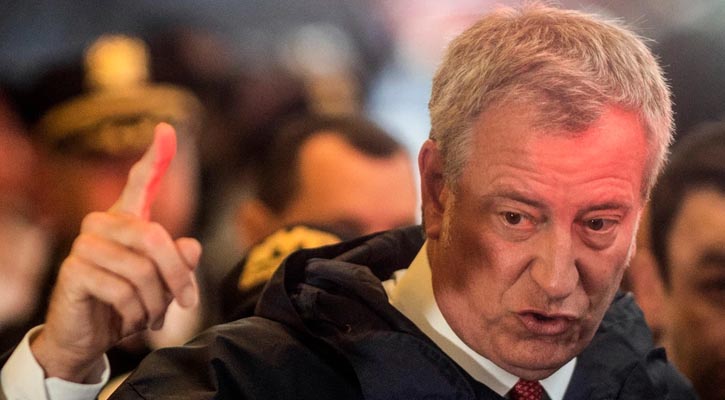 Mayor De Blasio Calls for Helicopter Ban Over Manhattan